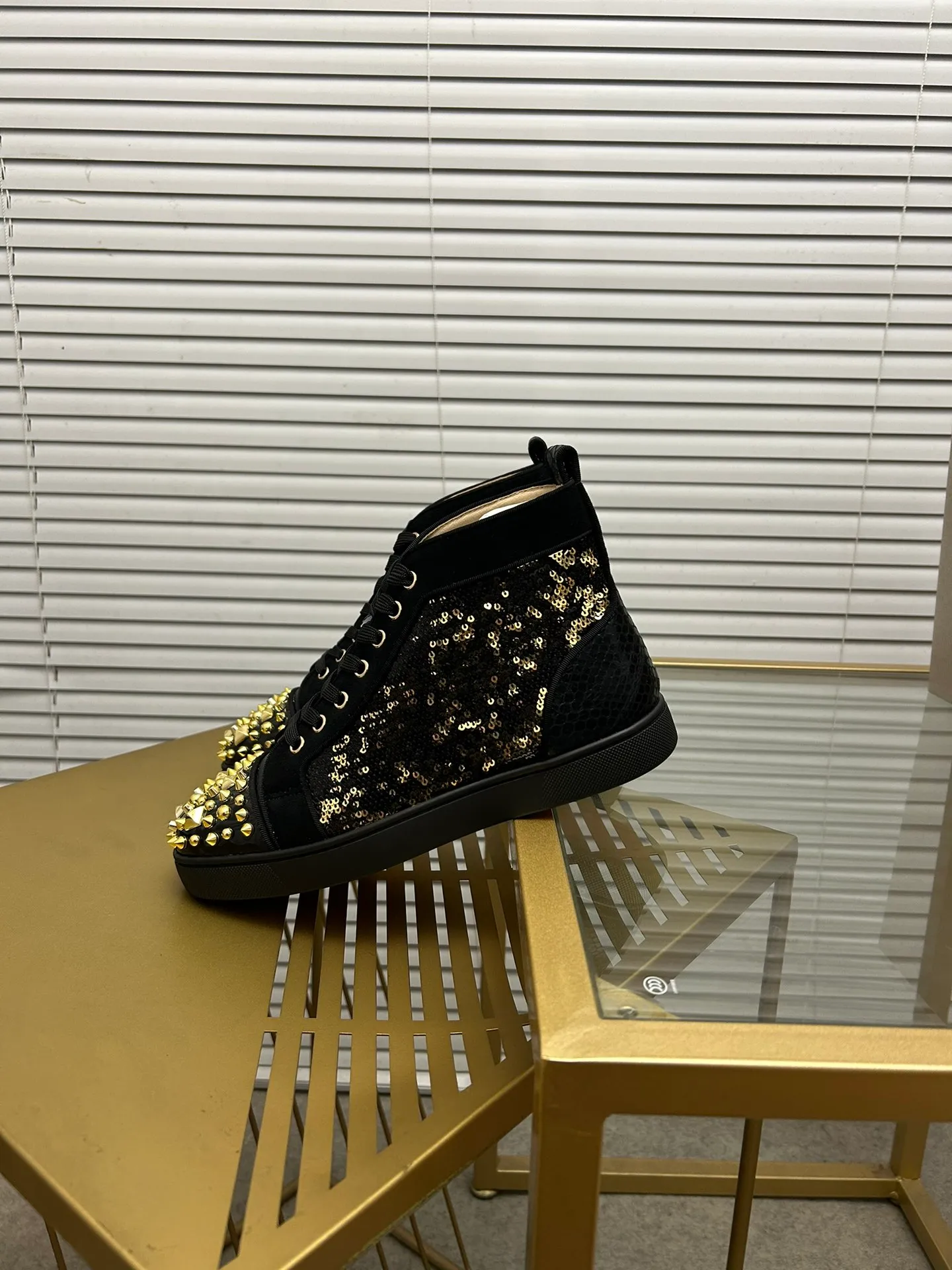 (Customized model) Ex-factory price is 560. christian louboutin (CL red sole shoes) counter series, casual sneakers for couples 📢 📢 📢 Exclusive hot style release 🎈🎈💪 Movable latex feet 👻 Finished outsole line [Proud] 😝Female 35-40# Male 38#-46, global supply😝 [Top version]: Original imported genuine leather upper, top original leather lining, original molded TPU outsole, original 1:1 detail processing, original shoe last,
